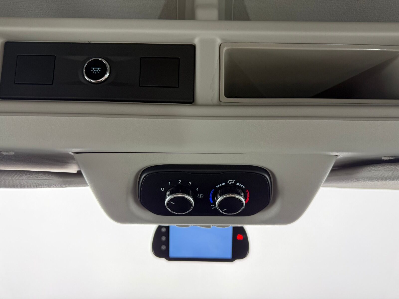 Ford Transit 2.0 EcoBlue 440 E Deluxe - 2022 - Detay
