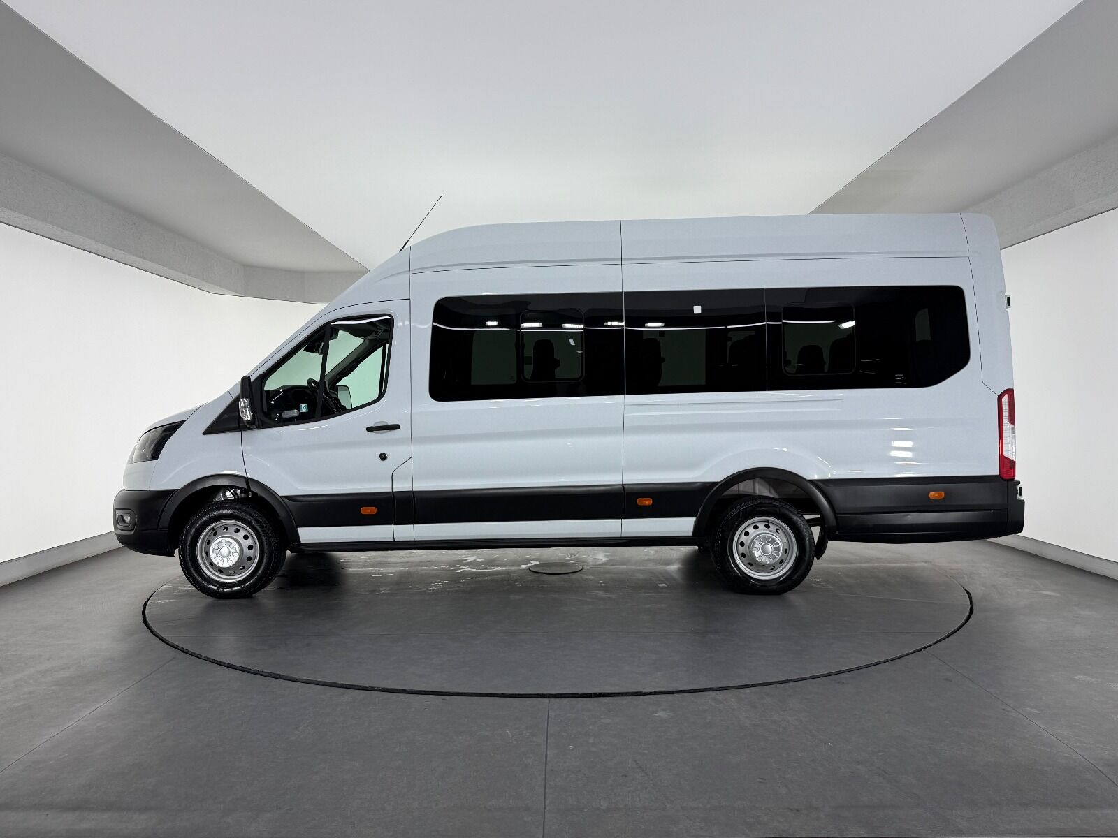 Ford Transit 2.0 EcoBlue 440 E Deluxe - 2022 - Detay