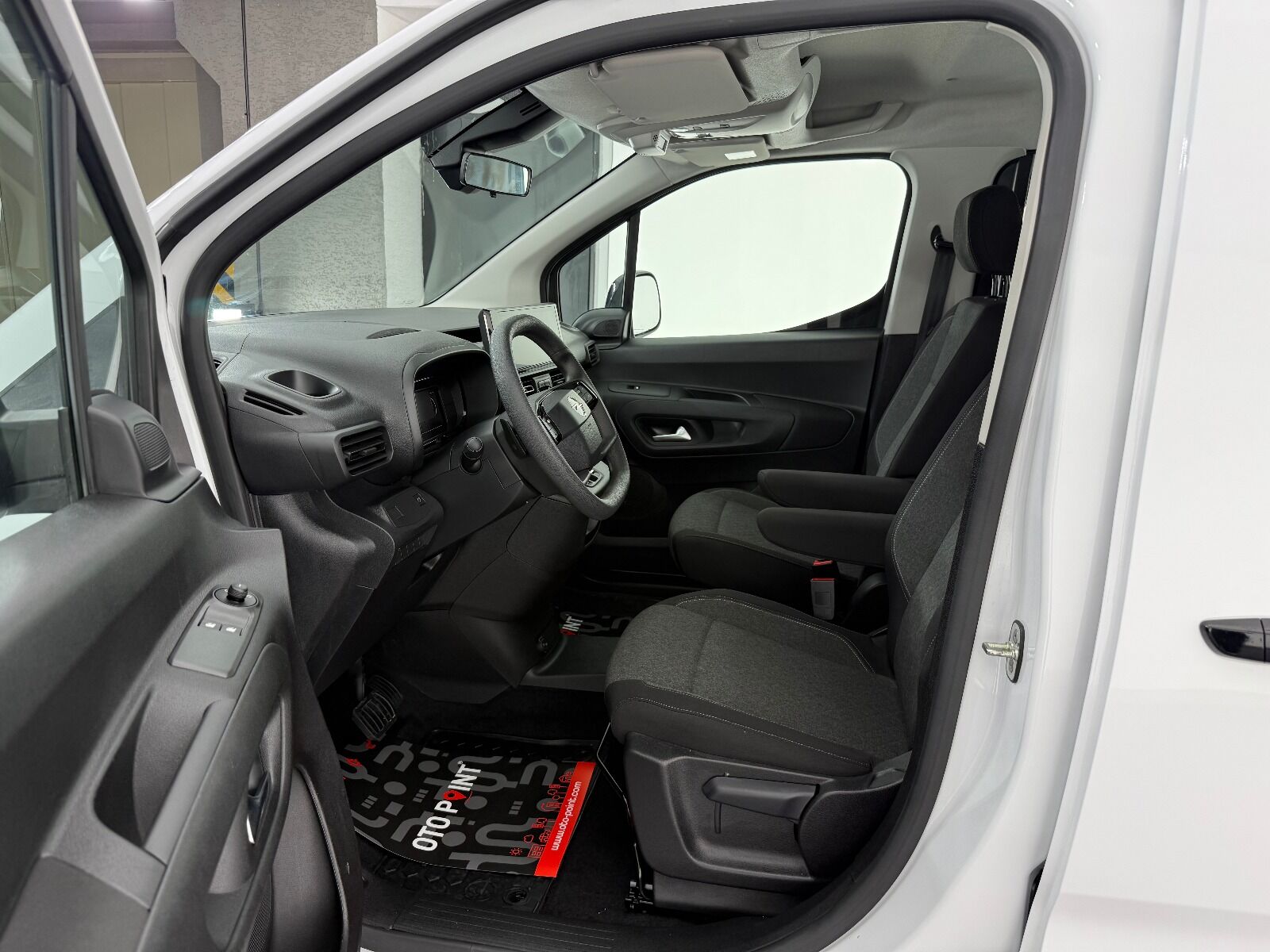 Opel Combo 1.5 D Essential - 2026 - Detay