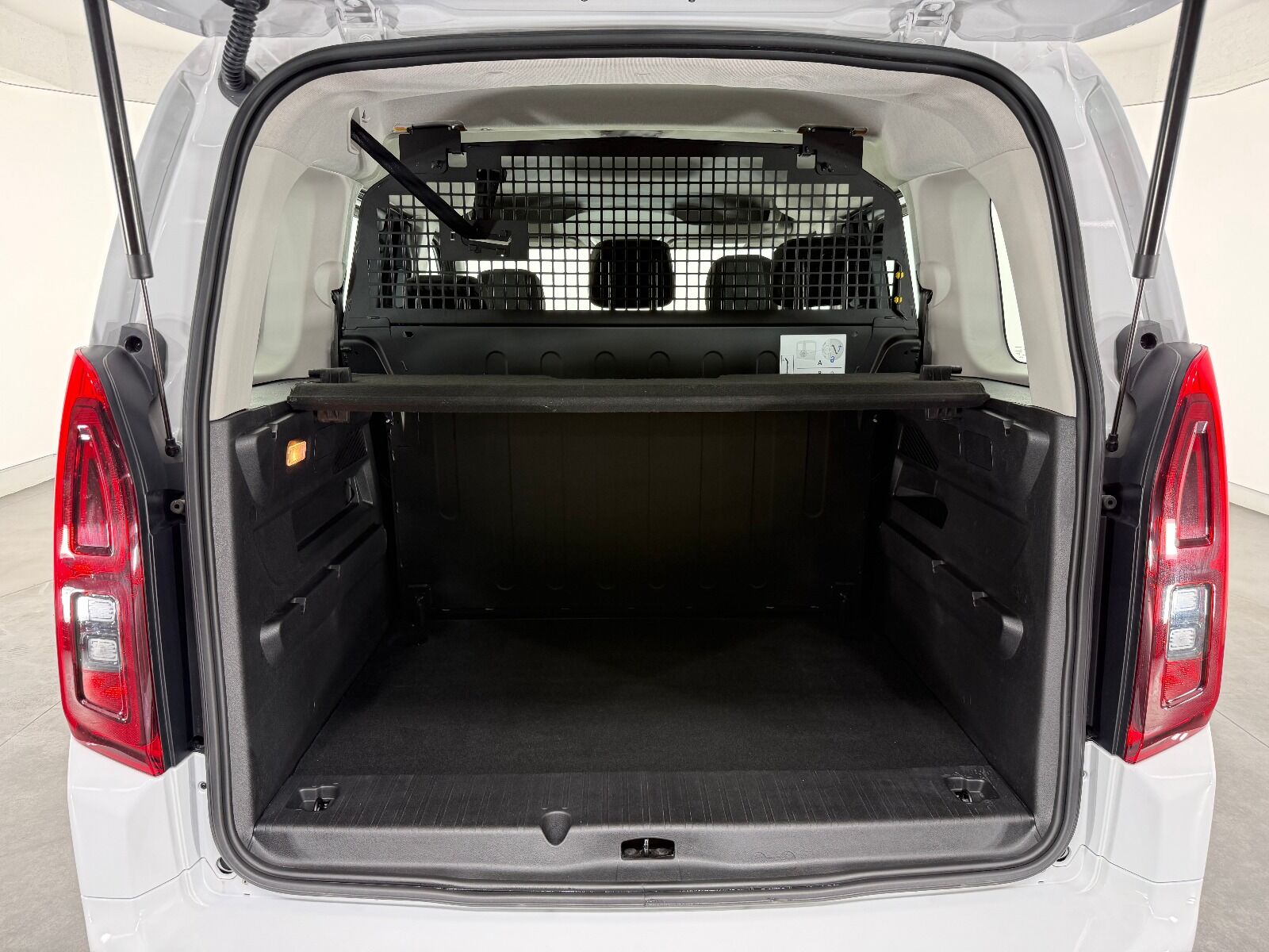 Opel Combo 1.5 D Essential - 2026 - Detay