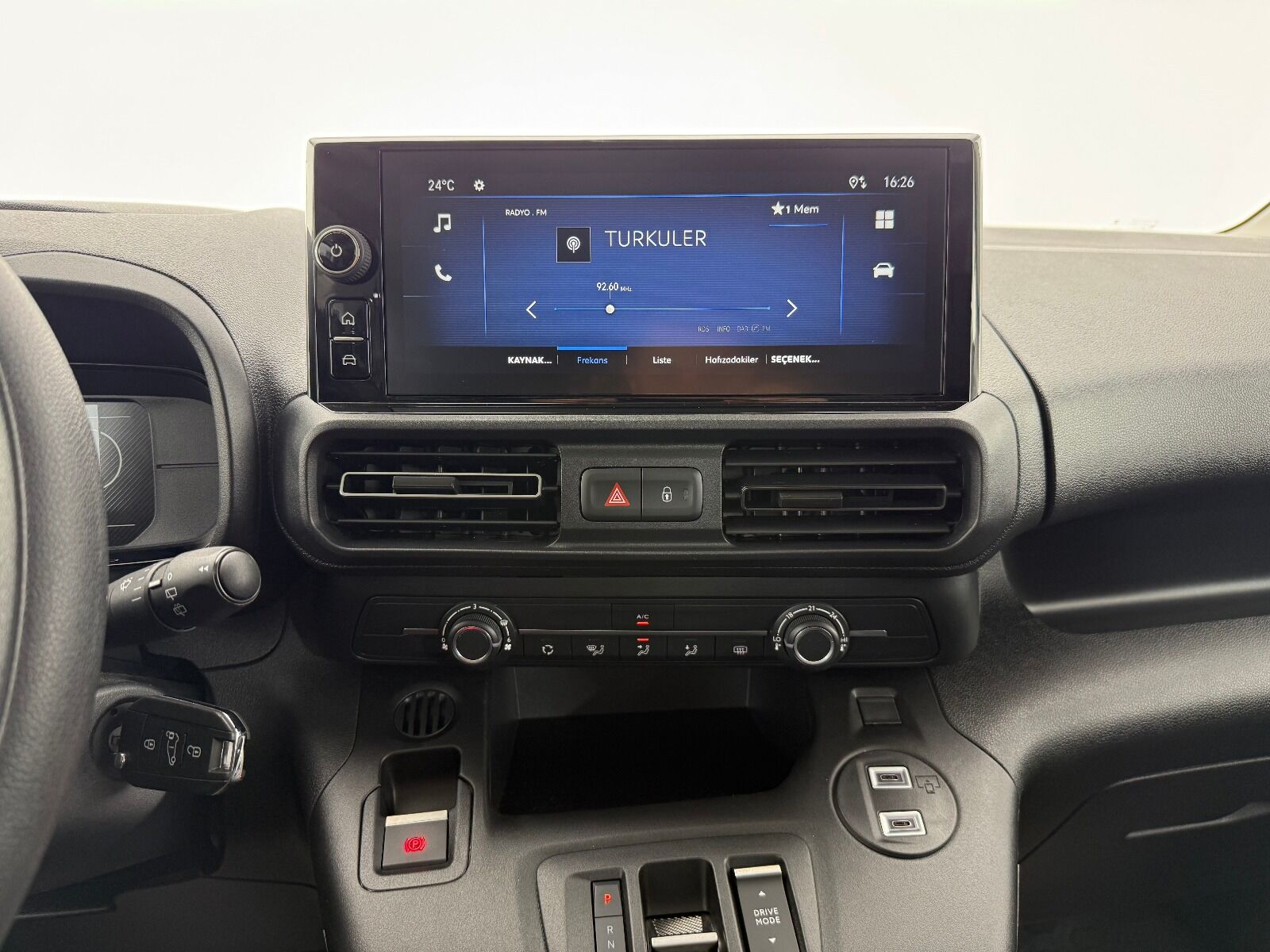 Opel Combo 1.5 D Essential - 2026 - Detay
