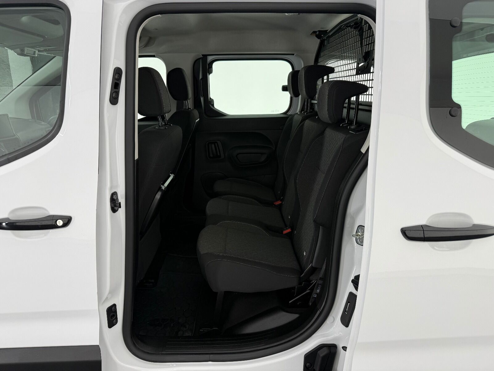 Opel Combo 1.5 D Essential - 2026 - Detay