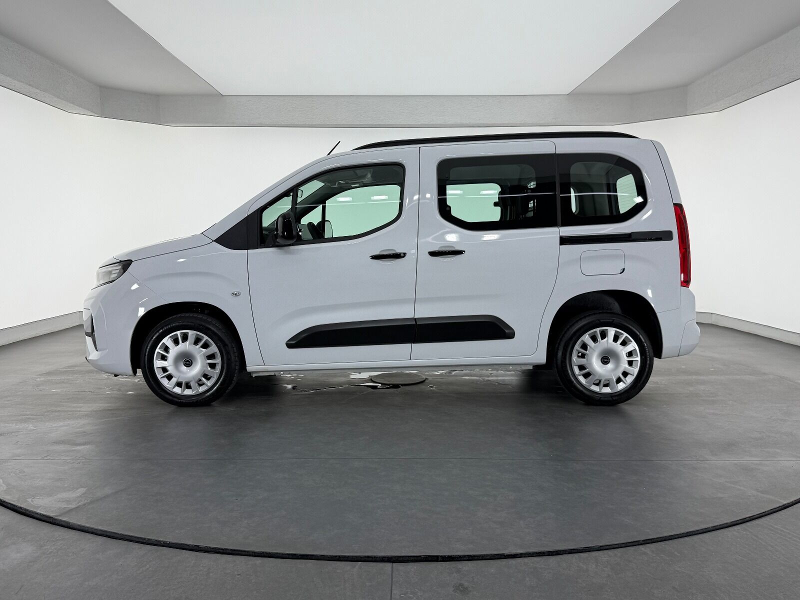Opel Combo 1.5 D Essential - 2026 - Detay