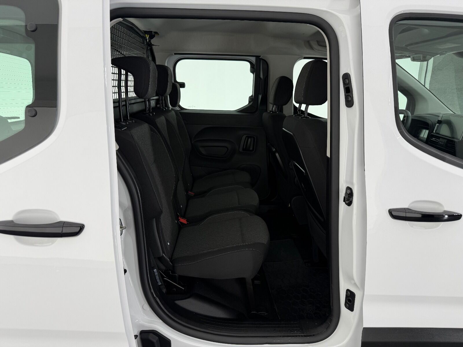 Opel Combo 1.5 D Essential - 2026 - Detay