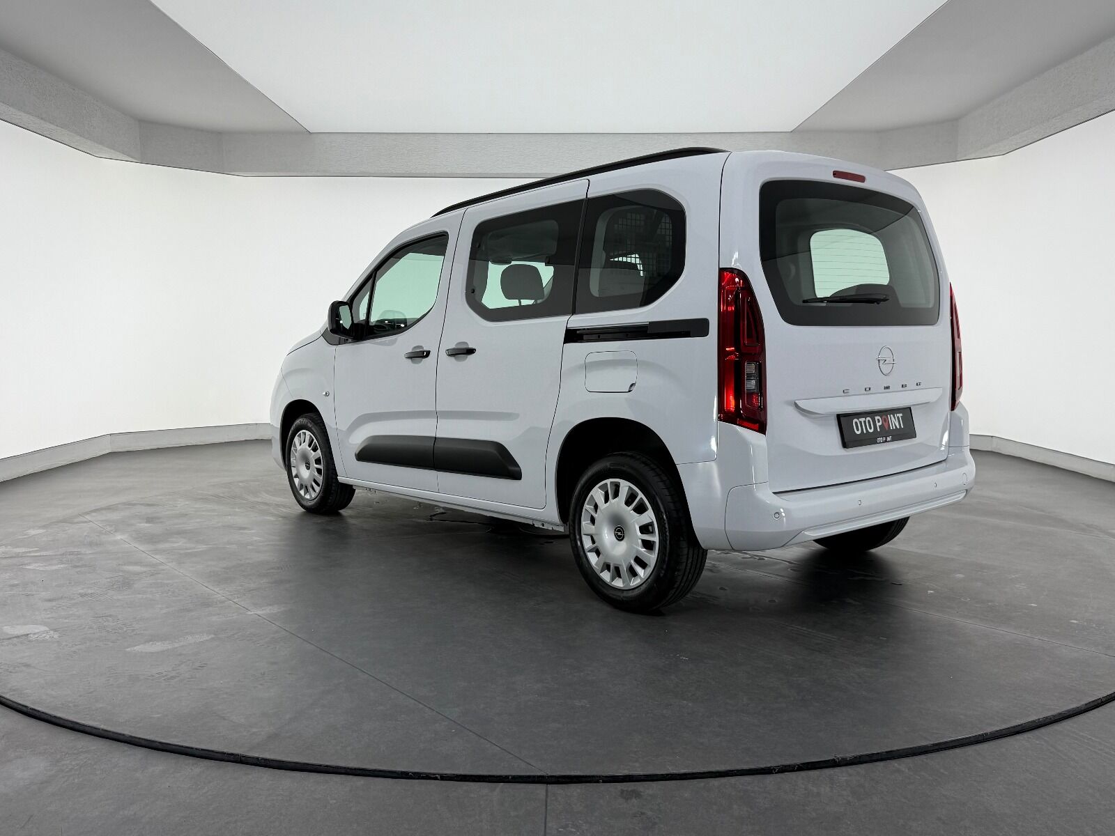 Opel Combo 1.5 D Essential - 2026 - Detay