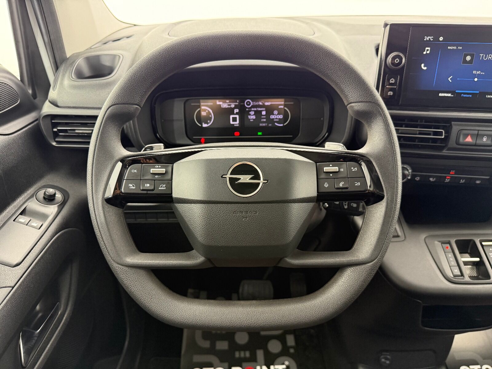 Opel Combo 1.5 D Essential - 2026 - Detay