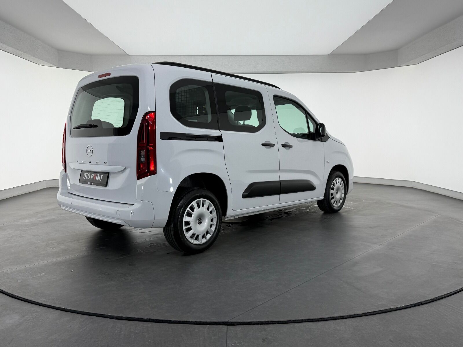 Opel Combo 1.5 D Essential - 2026 - Detay