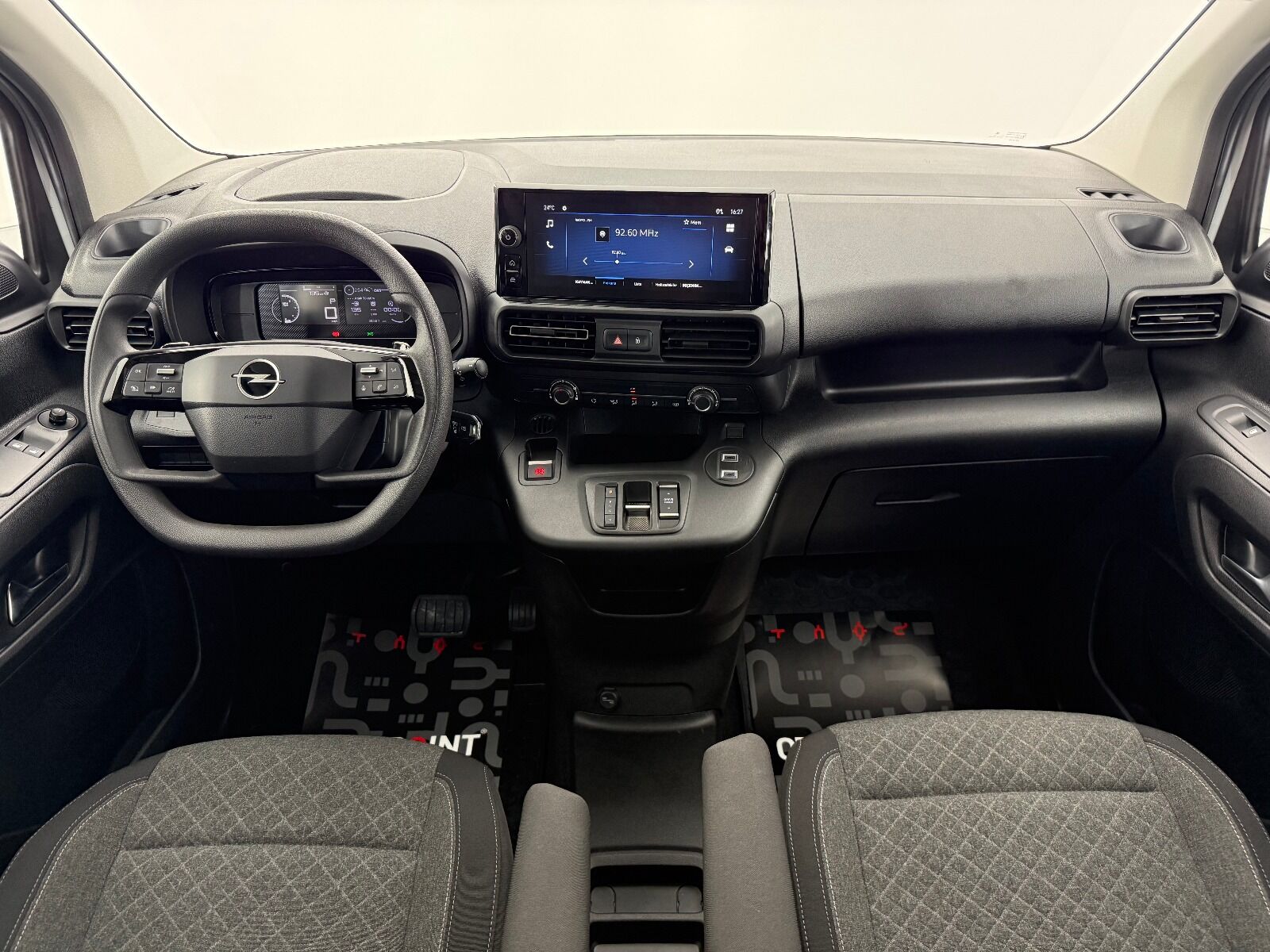 Opel Combo 1.5 D Essential - 2026 - Detay