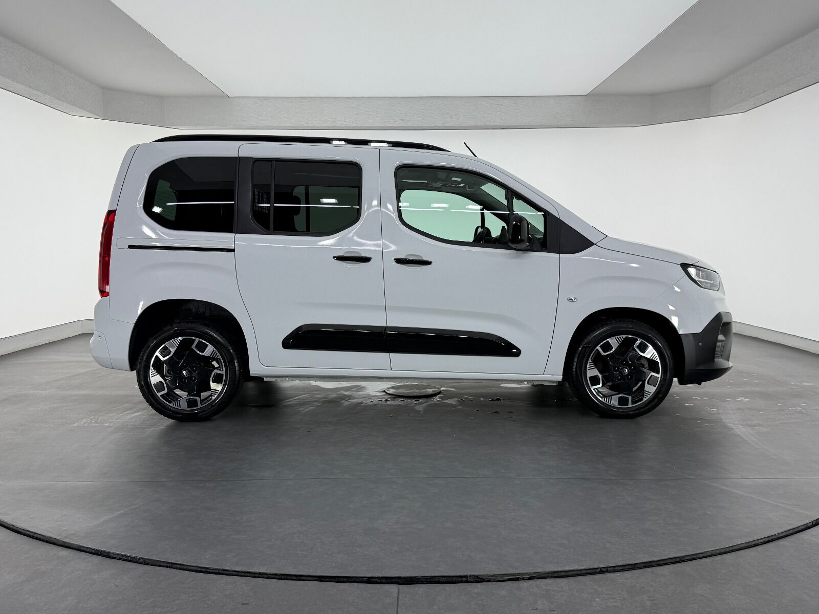 Fiat Doblo Combi 1.5 BlueHDİ Premio Plus - 2025 - Detay