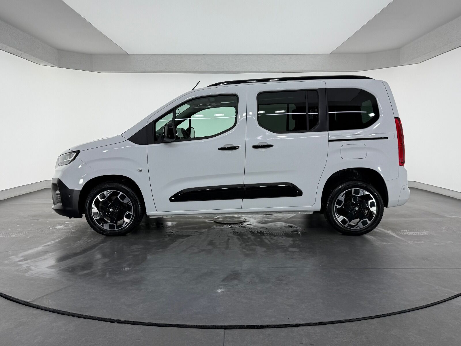 Fiat Doblo Combi 1.5 BlueHDİ Premio Plus - 2025 - Detay