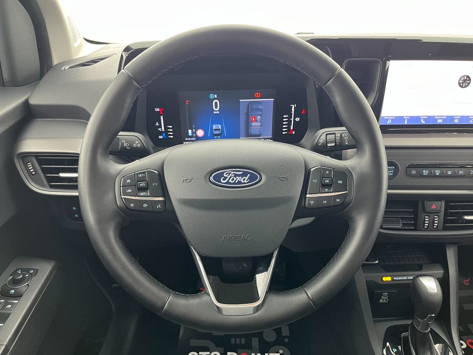 Ford Tourneo Courier 1.0L Ecoboost Titanium - 2025 - Detay