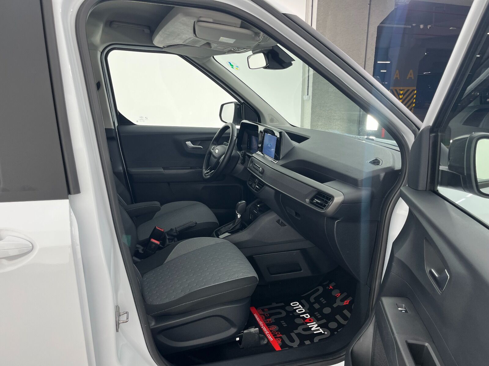 Ford Tourneo Courier 1.0L Ecoboost Titanium - 2025 - Detay