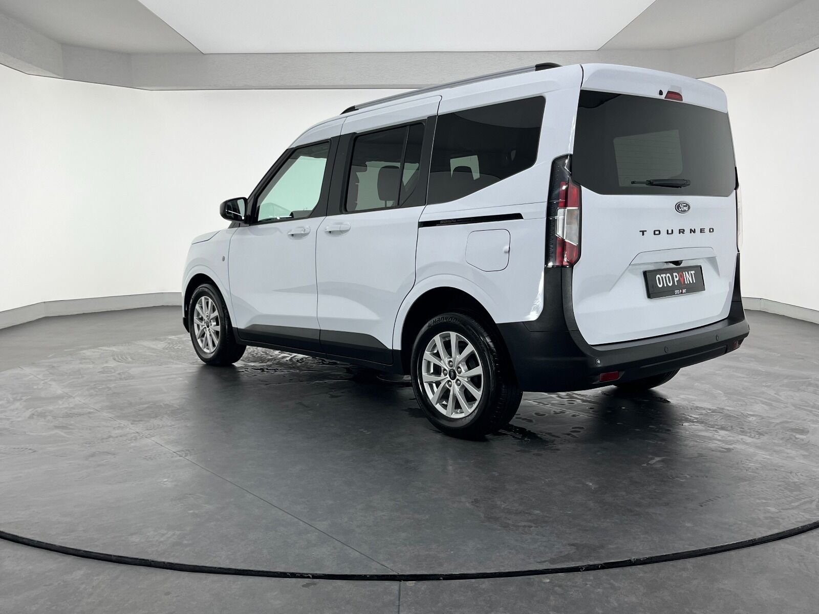Ford Tourneo Courier 1.0L Ecoboost Titanium - 2025 - Detay
