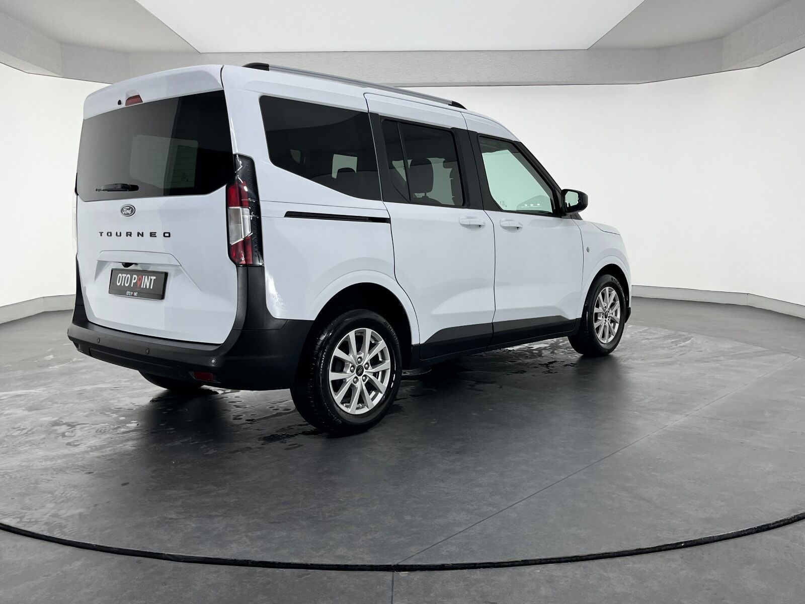 Ford Tourneo Courier 1.0L Ecoboost Titanium - 2025 - Detay