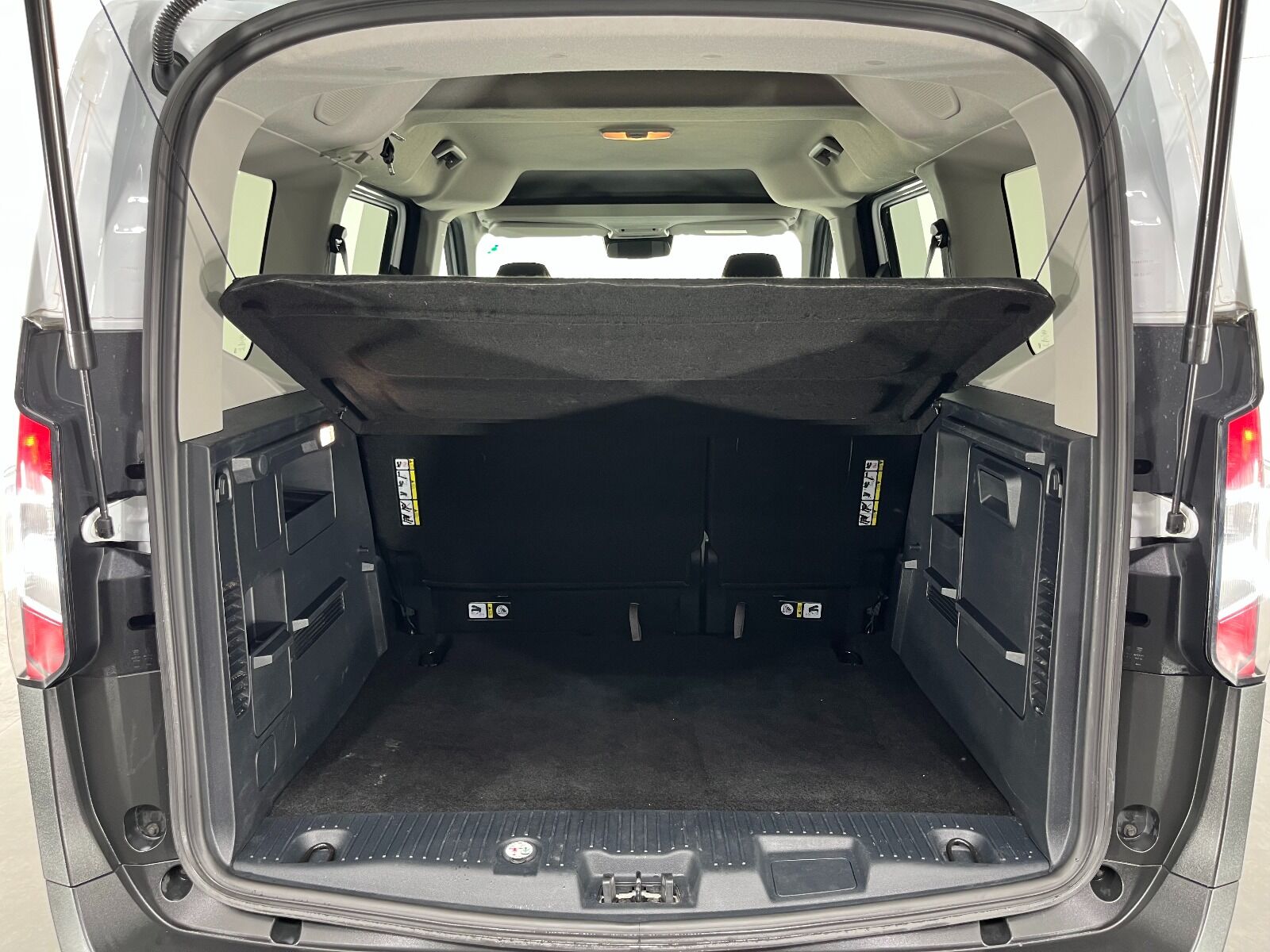 Ford Tourneo Courier 1.0L Ecoboost Titanium - 2025 - Detay