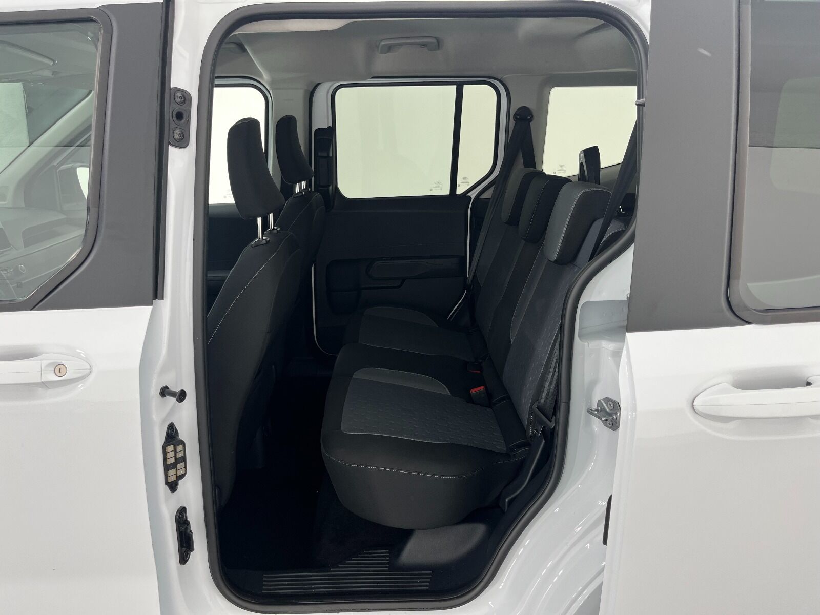 Ford Tourneo Courier 1.0L Ecoboost Titanium - 2025 - Detay