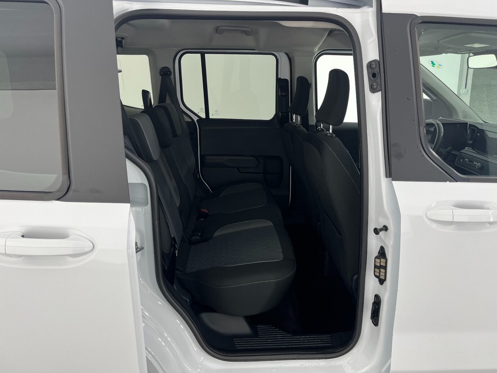 Ford Tourneo Courier 1.0L Ecoboost Titanium - 2025 - Detay