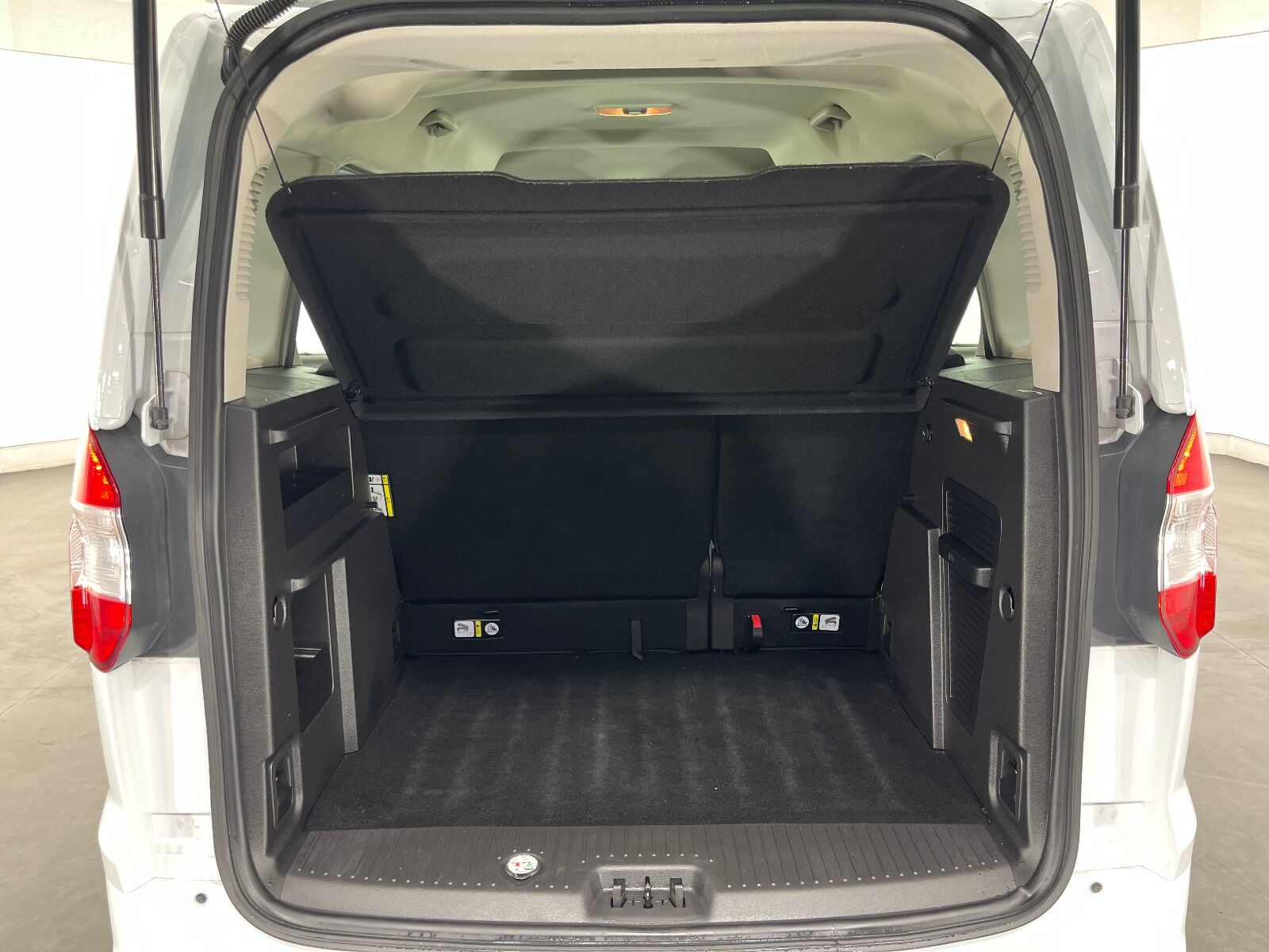 Ford Tourneo Courier 1.5 TDCI Deluxe - 2023 - Detay