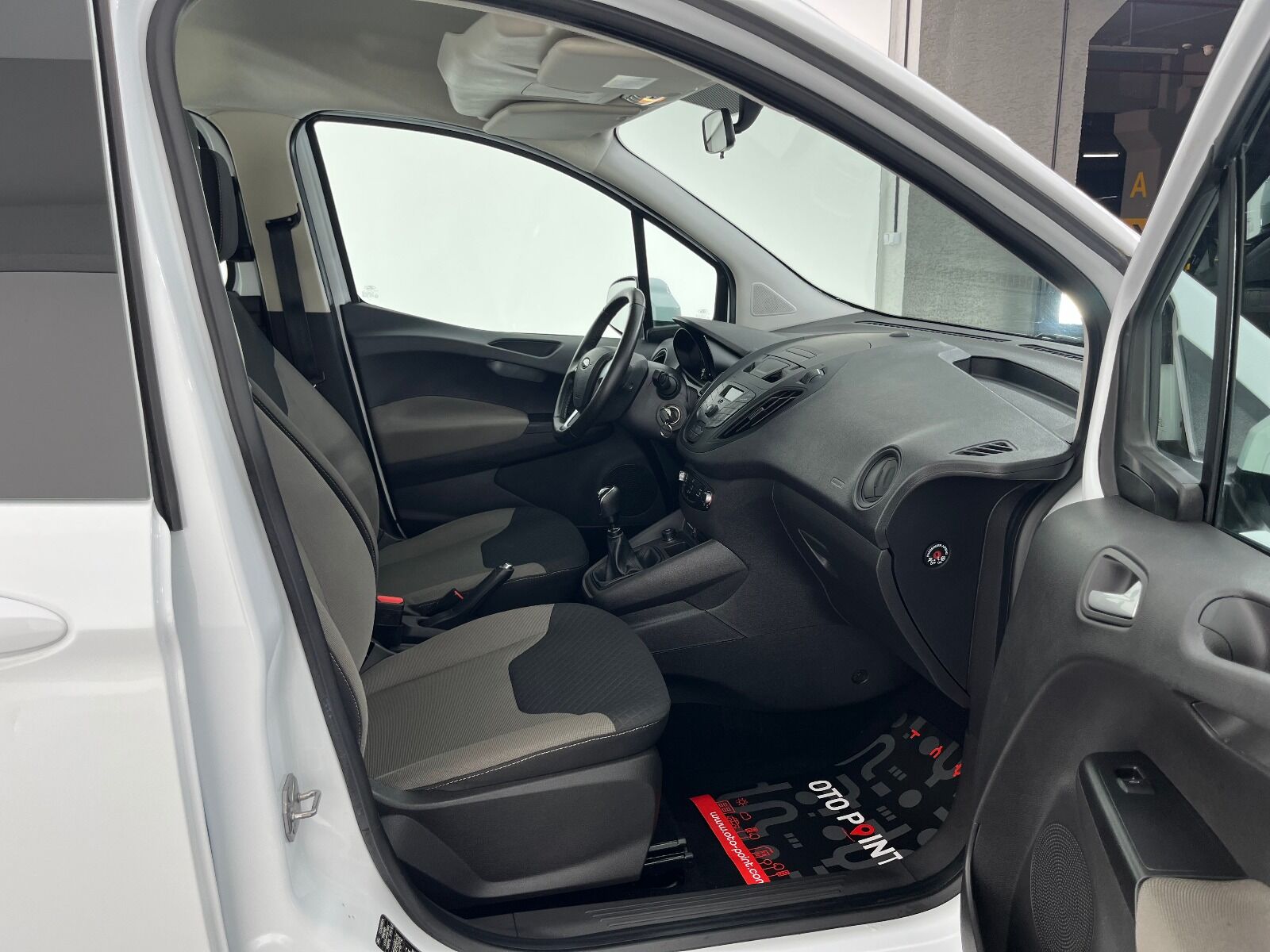 Ford Tourneo Courier 1.5 TDCI Deluxe - 2023 - Detay