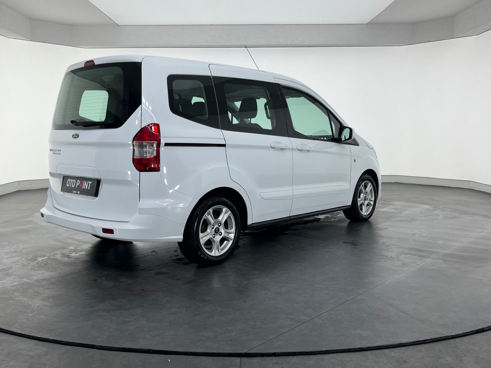 Ford Tourneo Courier 1.5 TDCI Deluxe - 2023 - Detay