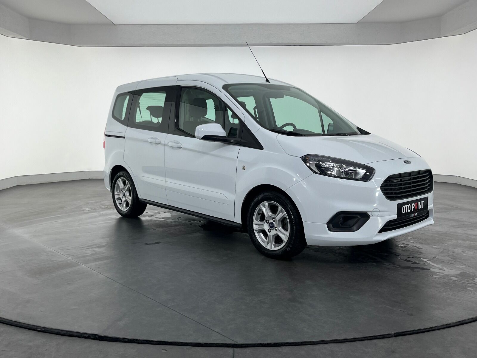 Ford Tourneo Courier 1.5 TDCI Deluxe - 2023 - Detay