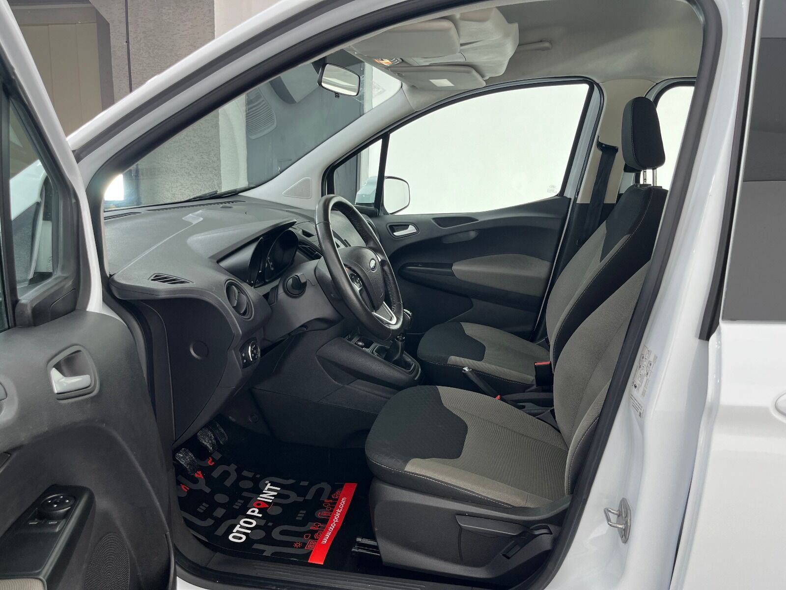 Ford Tourneo Courier 1.5 TDCI Deluxe - 2023 - Detay