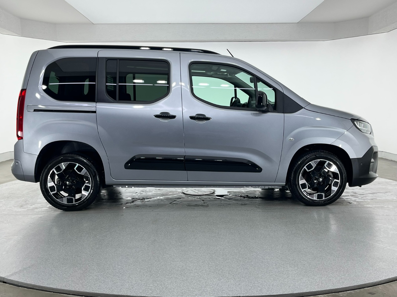 Fiat Doblo Combi 1.5 BlueHDI Premio Plus Otomatik - 2025 - Detay