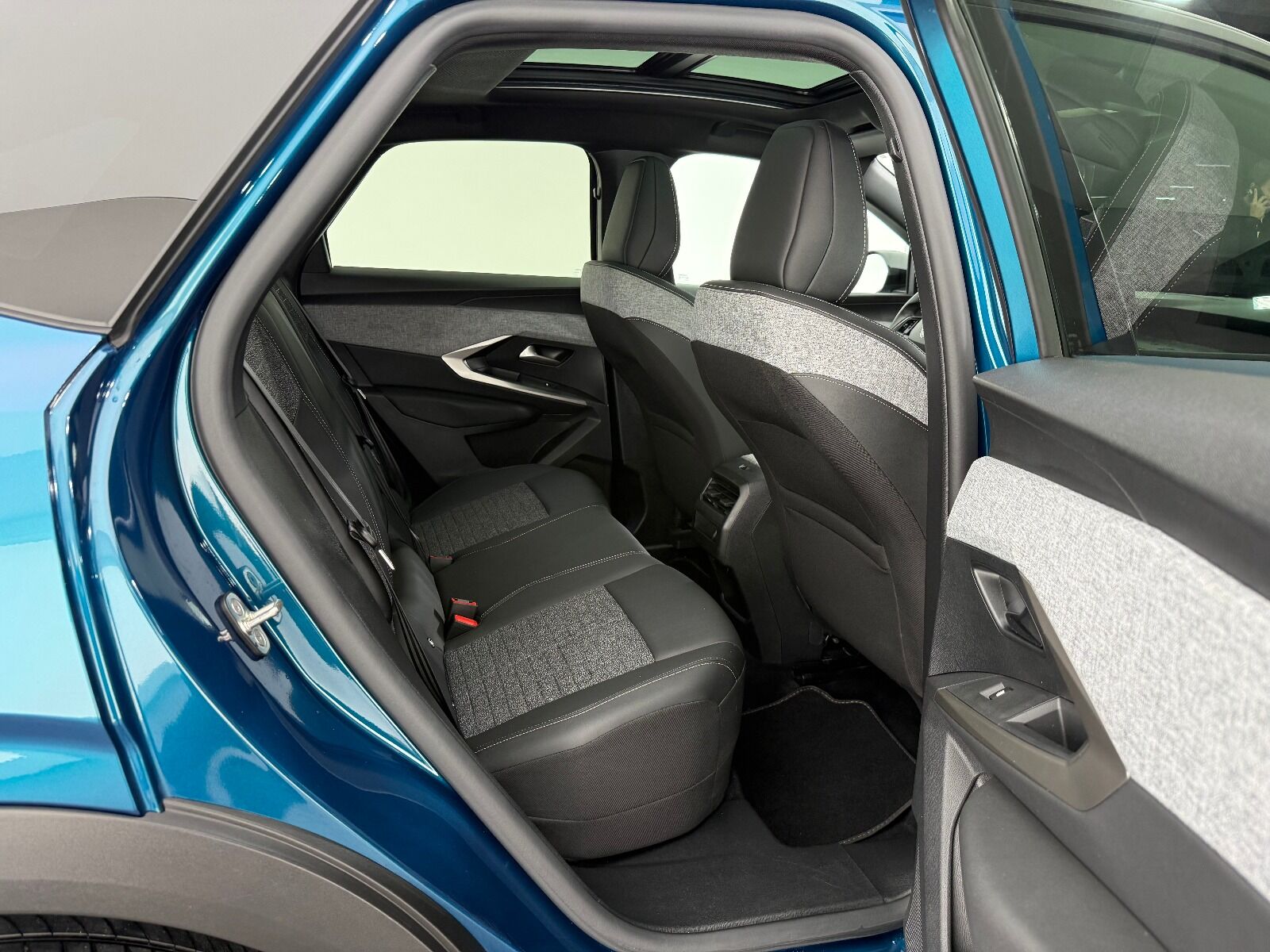 Peugeot 3008 1.2 Hybrid Allure e-DCS6 - 2025 - Detay