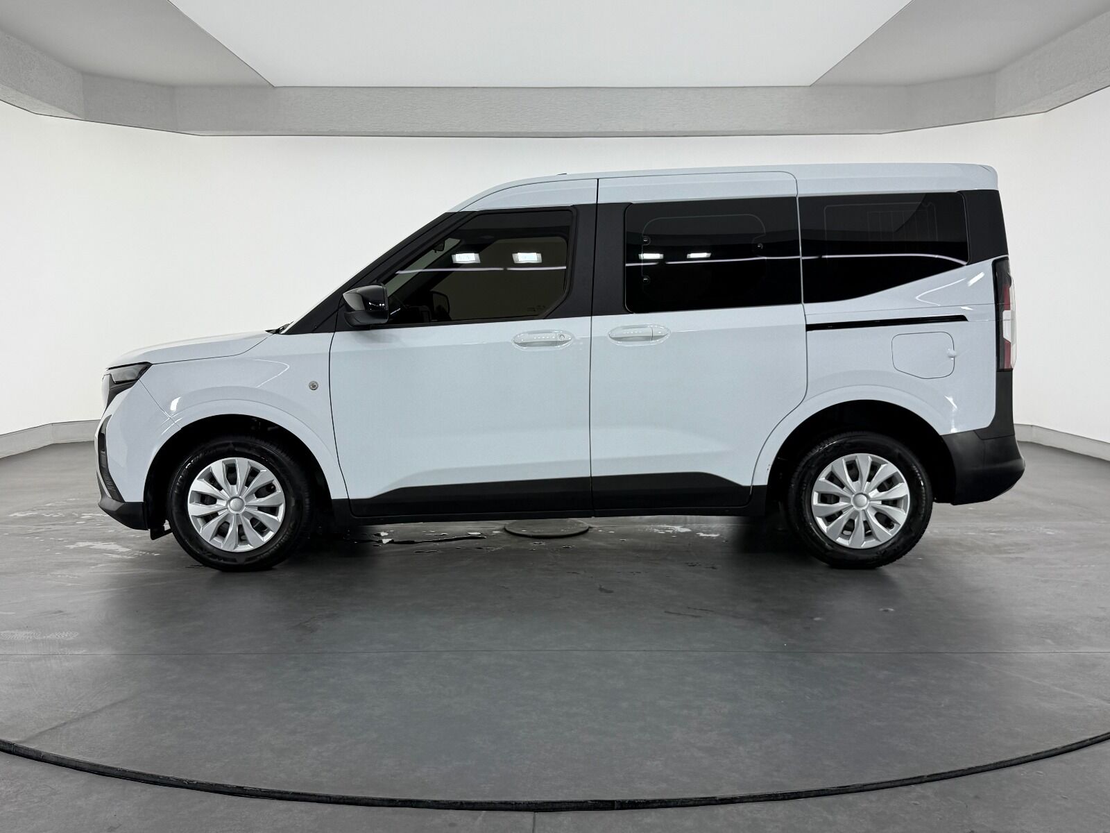 Ford Tourneo Courier 1.5L EcoBlue Deluxe - 2024 - Detay