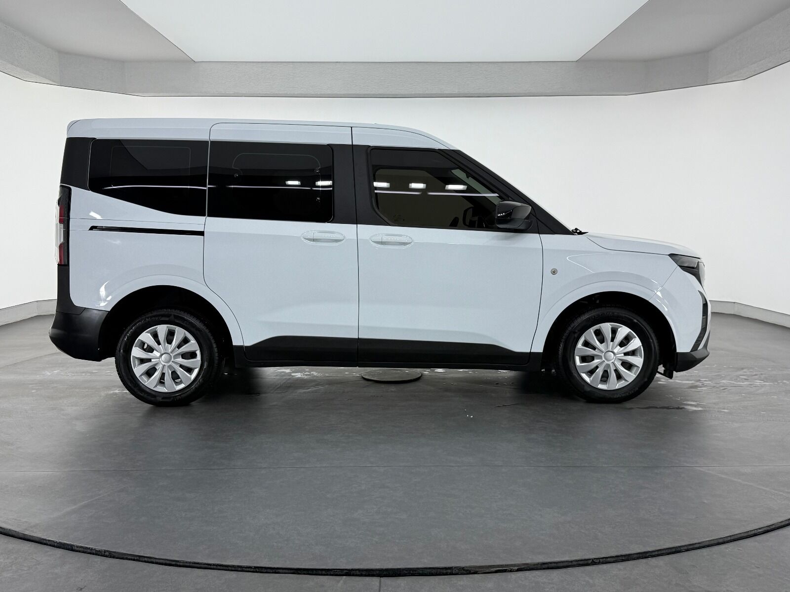 Ford Tourneo Courier 1.5L EcoBlue Deluxe - 2024 - Detay
