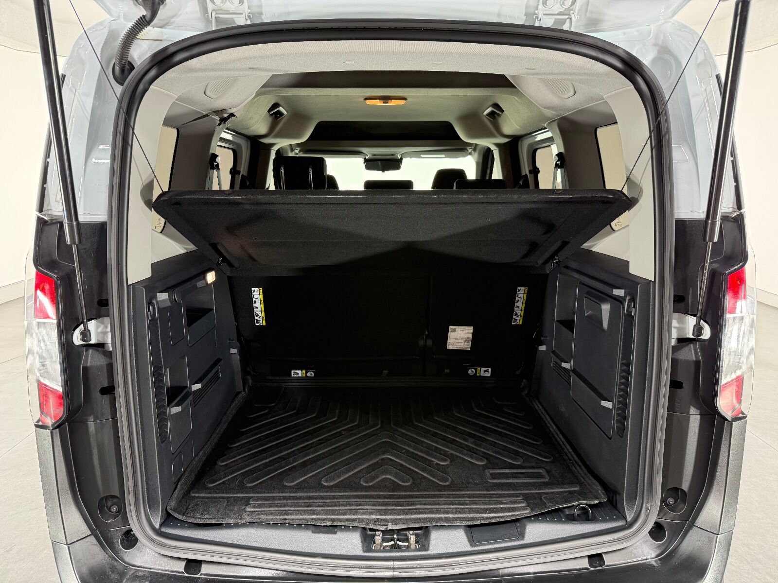 Ford Tourneo Courier 1.5L EcoBlue Deluxe - 2024 - Detay