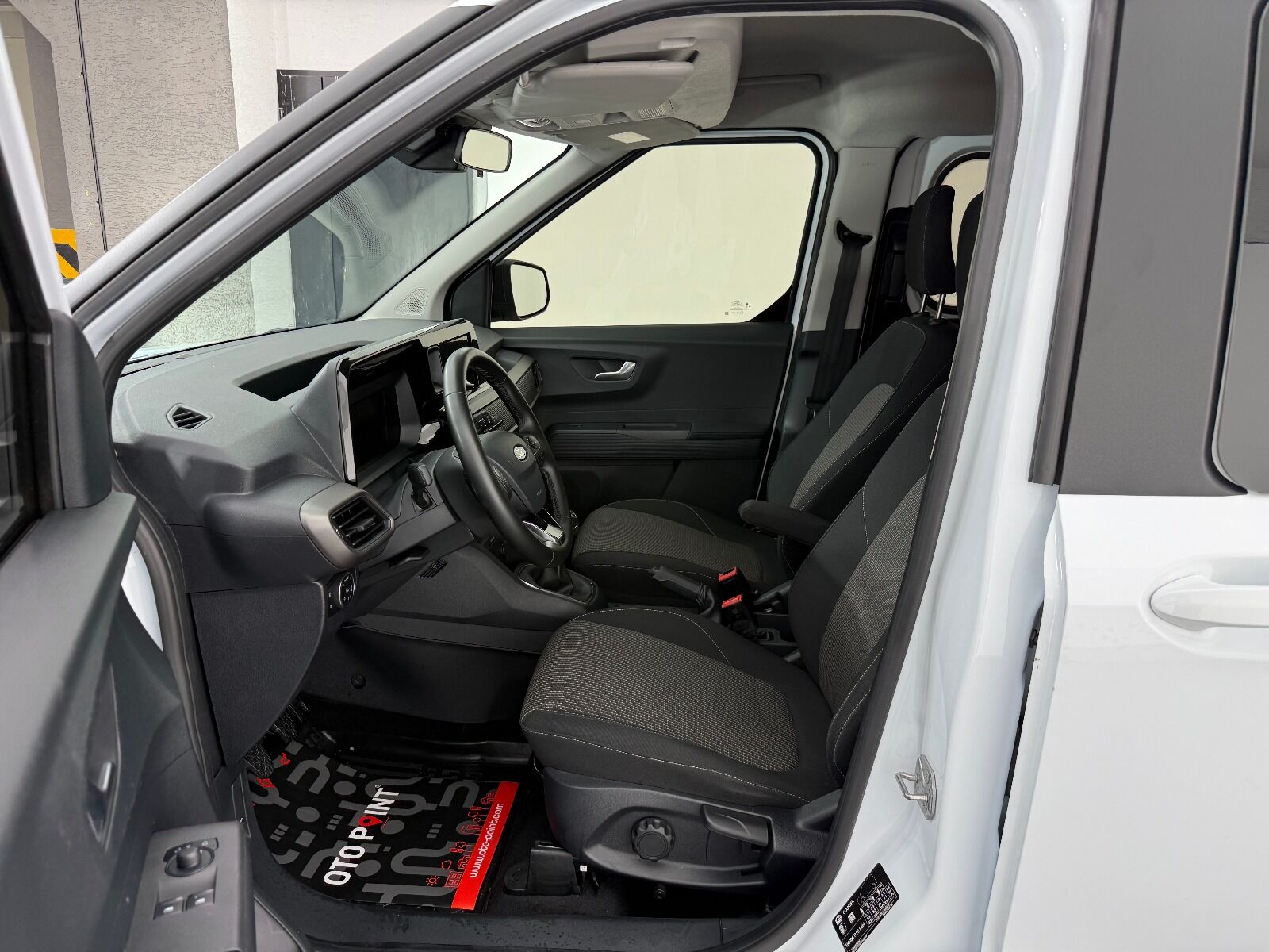 Ford Tourneo Courier 1.5L EcoBlue Deluxe - 2024 - Detay