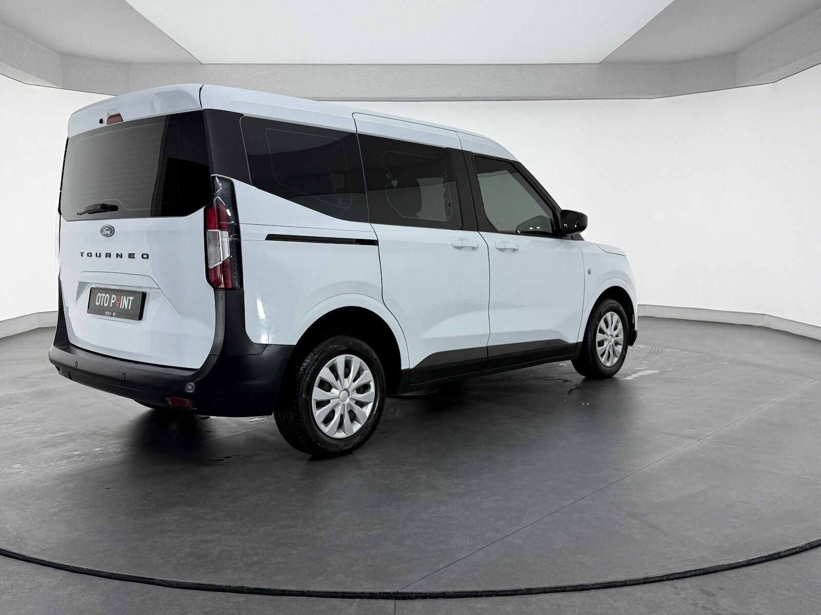 Ford Tourneo Courier 1.5L EcoBlue Deluxe - 2024 - Detay