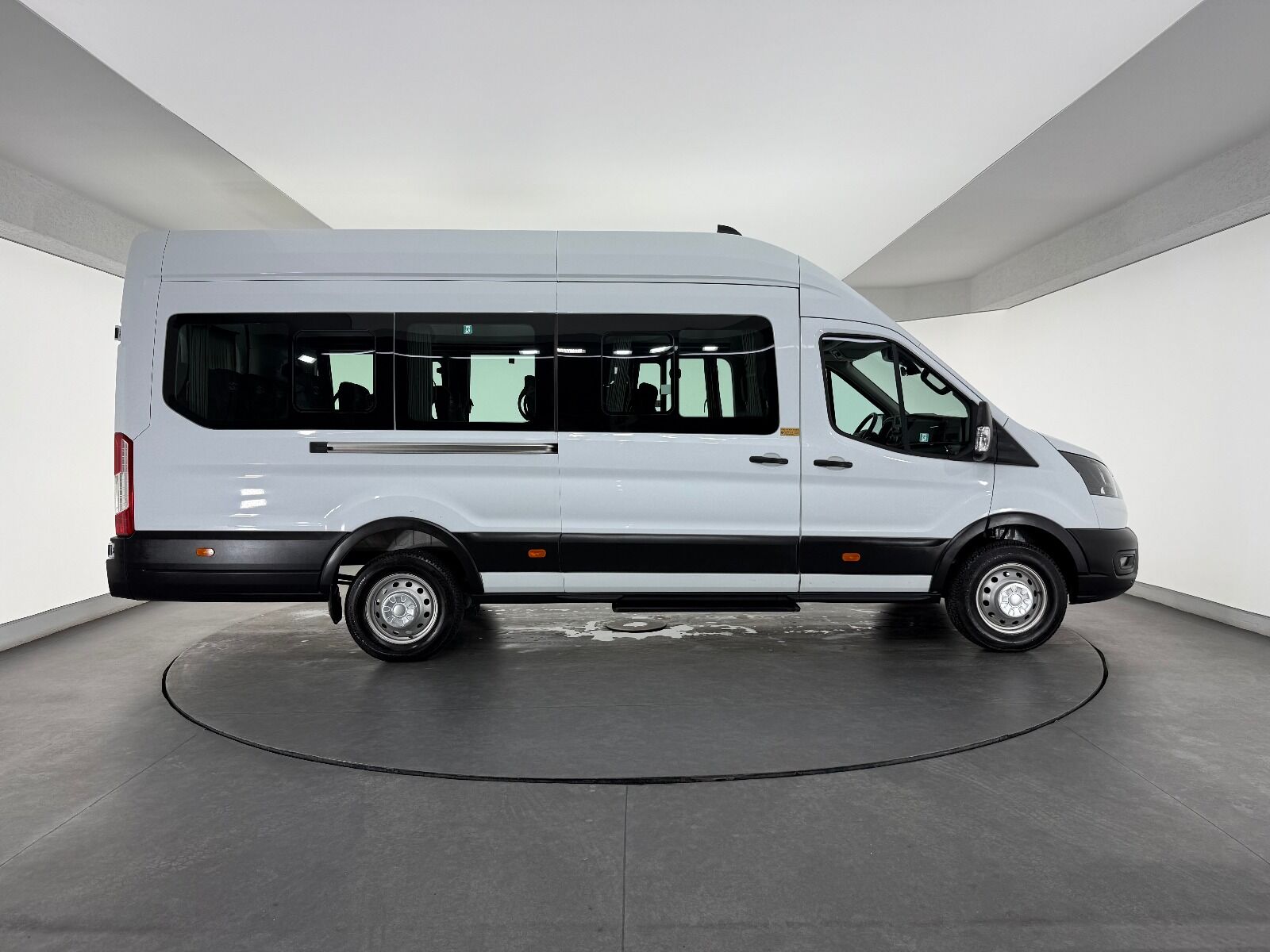 Ford Transit 2.0 EcoBlue 440 E Deluxe UPG - 2023 - Detay