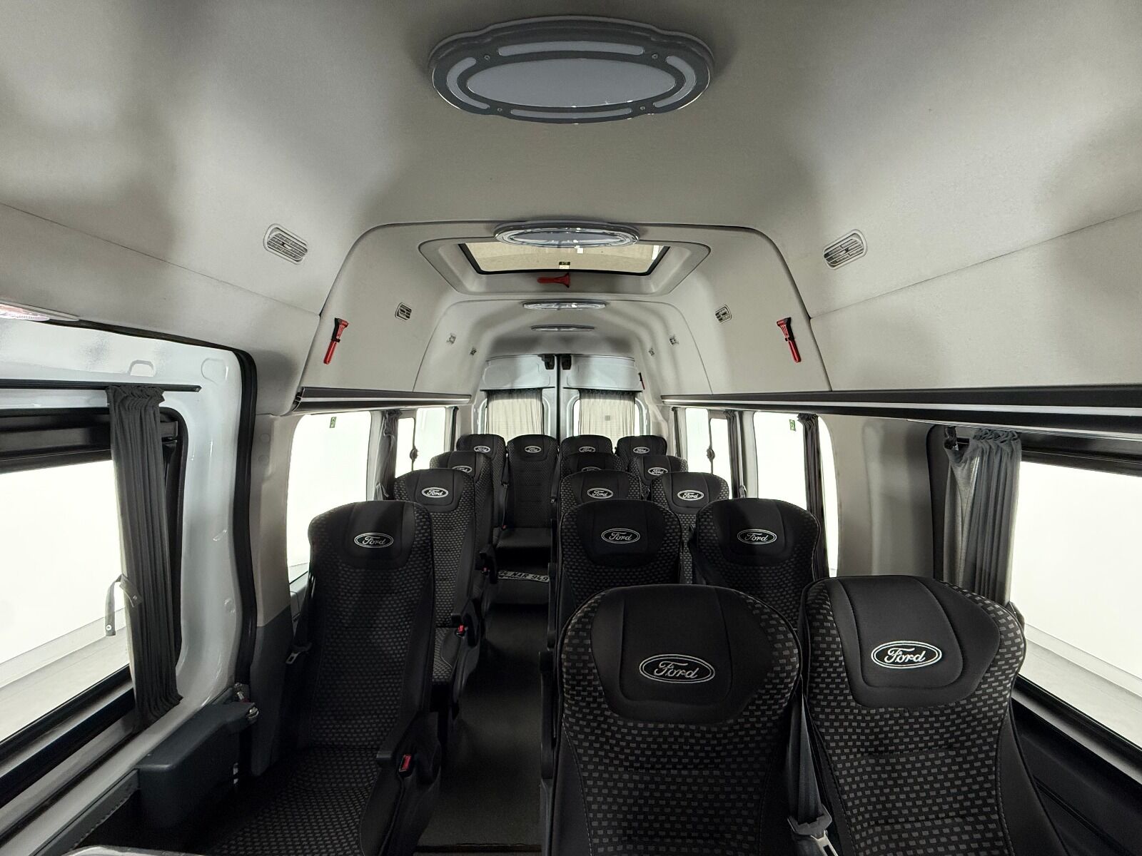 Ford Transit 2.0 EcoBlue 440 E Deluxe UPG - 2023 - Detay