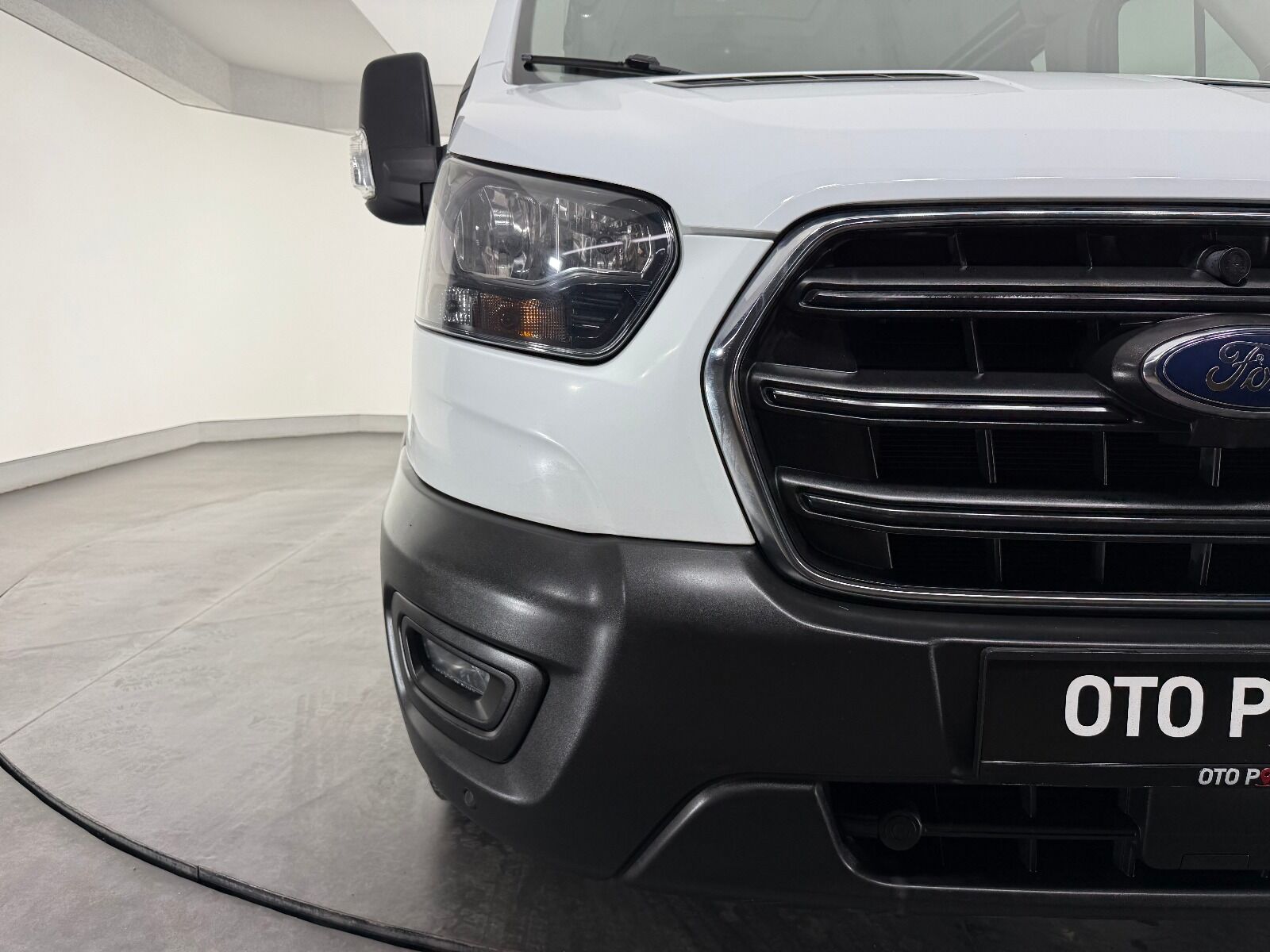 Ford Transit 2.0 EcoBlue 440 E Deluxe UPG - 2023 - Detay