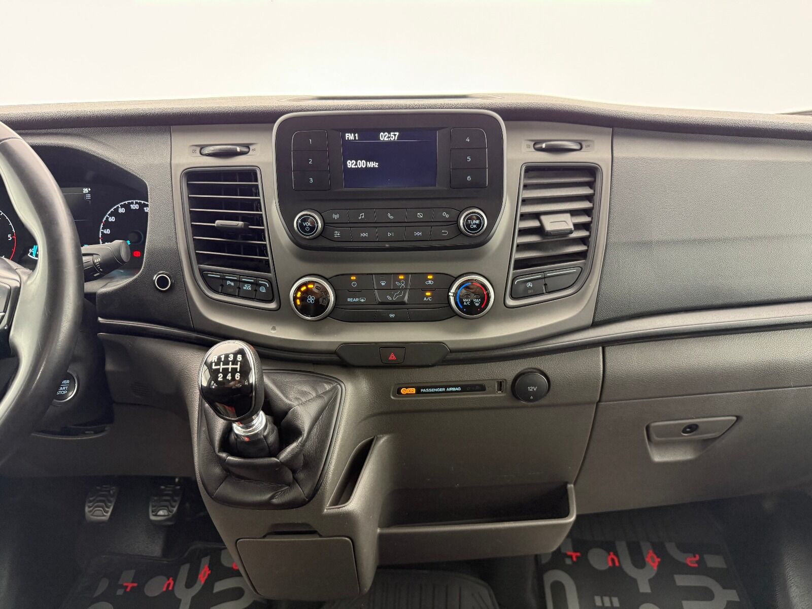 Ford Transit 2.0 EcoBlue 440 E Deluxe UPG - 2023 - Detay