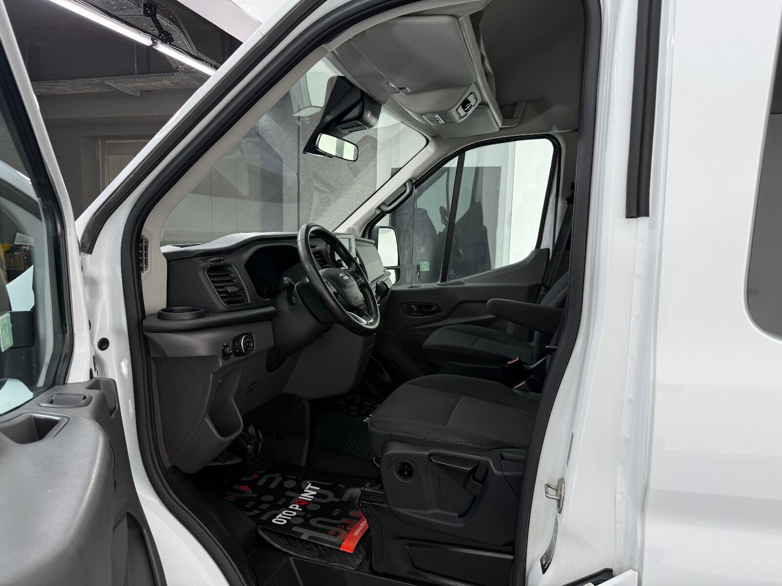 Ford Transit 2.0 EcoBlue 440 E Deluxe UPG - 2023 - Detay