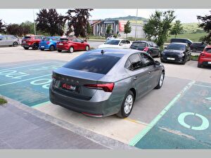 2025 Benzin Otomatik Skoda Octavia Gri Asal
