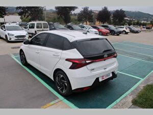 2021 Benzin Otomatik Hyundai i20 Beyaz Asal