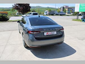 2024 MHEV Otomatik Skoda Superb Siyah Asal