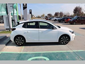 2024 Benzin Otomatik Opel Corsa Beyaz Asal