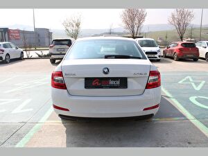 2016 Dizel Otomatik Skoda Octavia Beyaz Asal