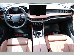 2025 Benzin Otomatik Skoda Superb Siyah Asal