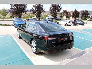 2025 Benzin Otomatik Skoda Superb Siyah Asal