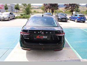 2025 Benzin Otomatik Skoda Superb Siyah Asal