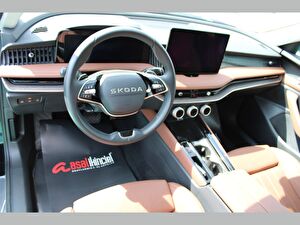 2025 Benzin Otomatik Skoda Superb Siyah Asal