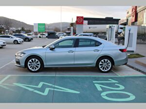 2025 MHEV Otomatik Skoda Superb Gri Asal