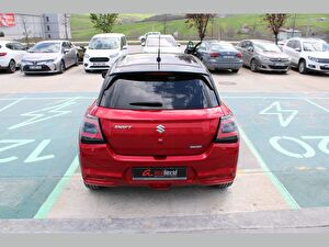 2025 Benzin Otomatik Suzuki Swift Kırmızı Asal