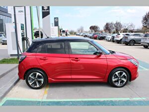 2025 Benzin Otomatik Suzuki Swift Kırmızı Asal